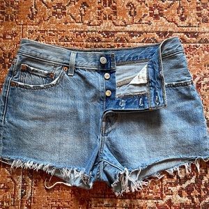 501 button fly Levi’s denim shorts
